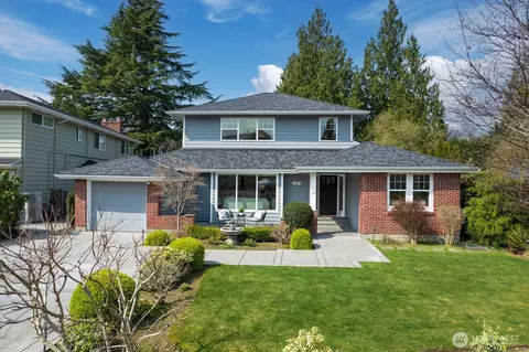 8207 Forest Dr NE, Seattle, WA 98115