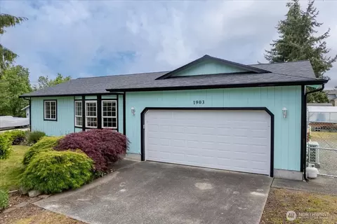 1903 Elhardt Dr, Camano Island, WA 98282