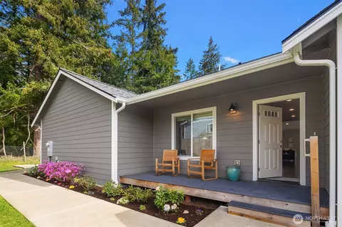 5610 Dawn Ter, Freeland, WA 98249