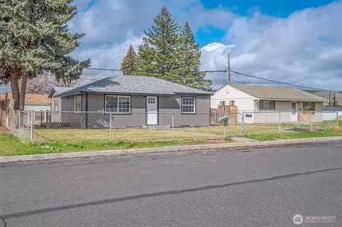 153 F St NE, Ephrata, WA 98823