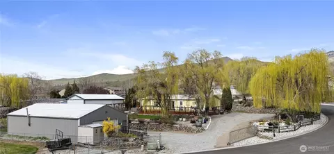 1605 Britini Dr, Wenatchee, WA 98801