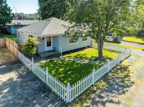 2720 Linden Ln, Puyallup, WA 98372
