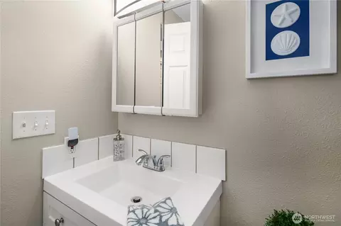Bath - 921 SW 130th St #C103, Everett, WA 98204 photo 3 of 3