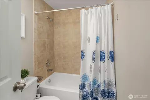 Bath - 921 SW 130th St #C103, Everett, WA 98204 photo 2 of 3