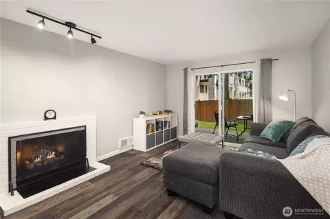 Living - 921 SW 130th St #C103, Everett, WA 98204 photo 1 of 3