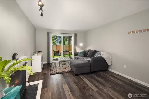 Living - 921 SW 130th St #C103, Everett, WA 98204 photo 2 of 3