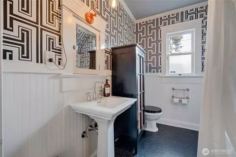 Bath - 1906 Lombard Ave, Everett, WA 98201 photo 1 of 3