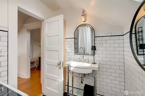 Bath - 1906 Lombard Ave, Everett, WA 98201 photo 2 of 3