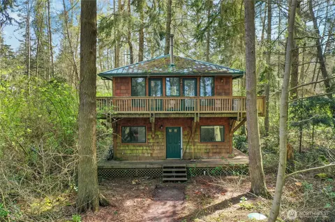 1580 W Beach Rd, Oak Harbor, WA 98277