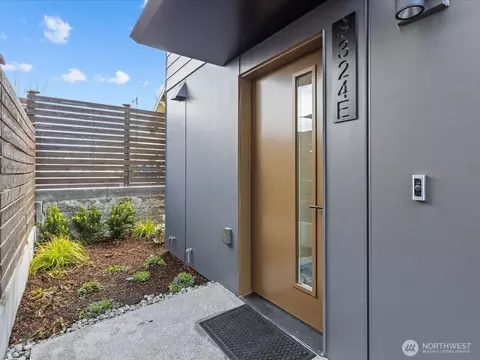 8324 16th Ave NW #E, Seattle, WA 98117