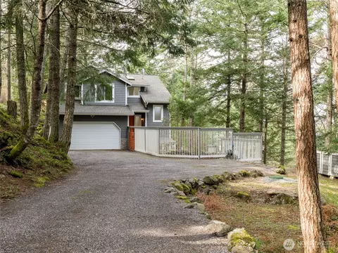 250 Switchback Rd, Eastsound, WA 98245