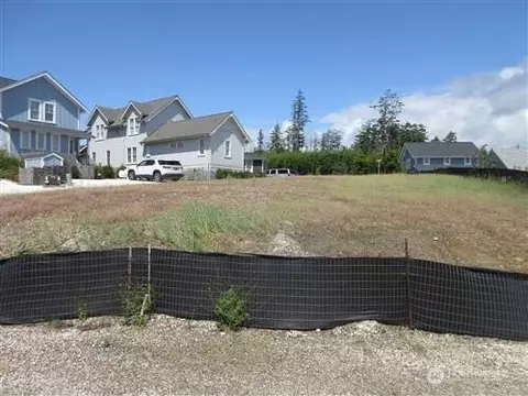 335 Compass St, Pacific Beach, WA 98571