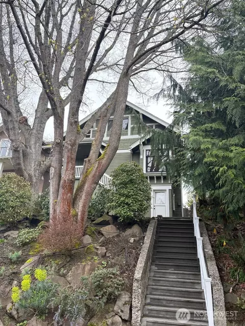 2528 2nd Ave W, Seattle, WA 98119