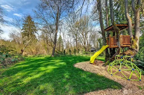 Exterior - 22422 9th Ave SE, Bothell, WA 98021 photo 11 of 17