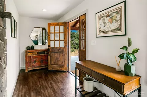 Entry Way - 22422 9th Ave SE, Bothell, WA 98021 photo 1 of 2