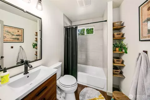 Bath - 22422 9th Ave SE, Bothell, WA 98021 photo 2 of 2