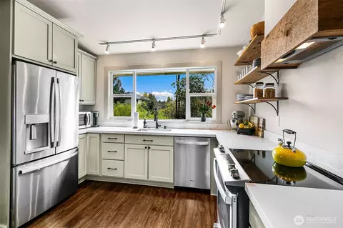 Kitchen - 22422 9th Ave SE, Bothell, WA 98021 photo 2 of 2