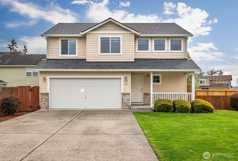 1867 Island Dr, Longview, WA 98632
