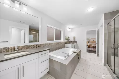 Bath - 8837 NE 202nd Pl, Bothell, WA 98011 photo 1 of 4