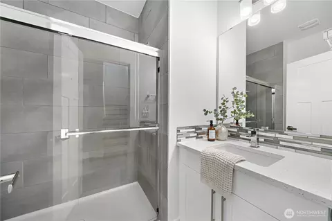 Bath - 8837 NE 202nd Pl, Bothell, WA 98011 photo 4 of 4