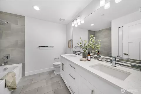 Bath - 8837 NE 202nd Pl, Bothell, WA 98011 photo 2 of 4