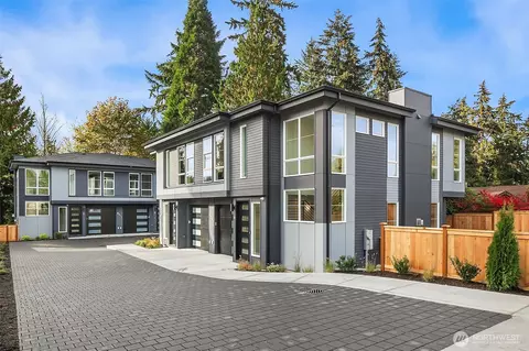 8209 NE 124th St #B, Kirkland, WA 98034