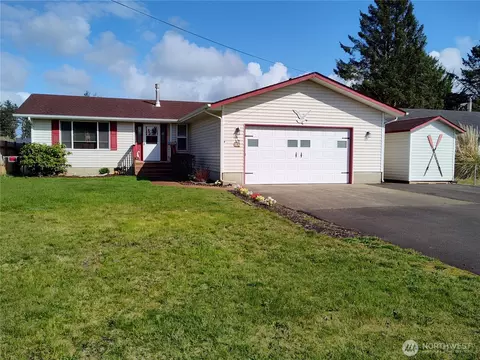 192 Canal Dr NE, Ocean Shores, WA 98569