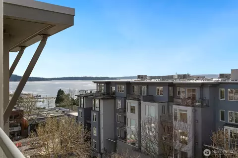 220 1st St #404, Kirkland, WA 98033