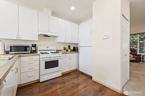 10414 Holly Dr #E, Everett, WA 98204 photo 9