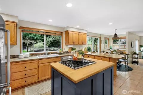 Kitchen - 9826 36th Dr SE, Everett, WA 98208 photo 1 of 2