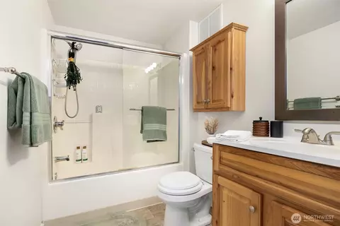 Bath - 2511 California St #A, Everett, WA 98201 photo 1 of 1