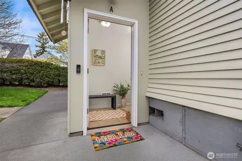 Entry Way - 2511 California St #A, Everett, WA 98201 photo 1 of 1