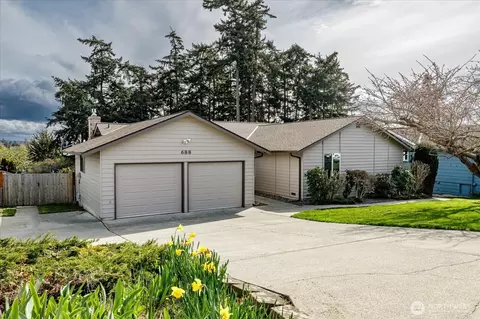 688 SW Erie St, Oak Harbor, WA 98277