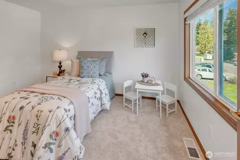 Bedroom - 19303 89th Ave NE, Bothell, WA 98011 photo 6 of 6