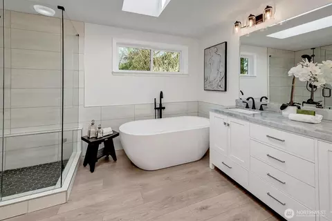 Bath - 19303 89th Ave NE, Bothell, WA 98011 photo 1 of 4
