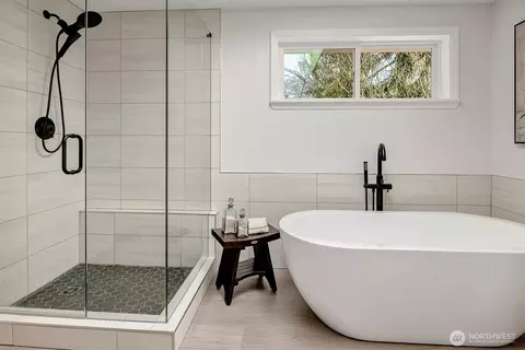 Bath - 19303 89th Ave NE, Bothell, WA 98011 photo 2 of 4
