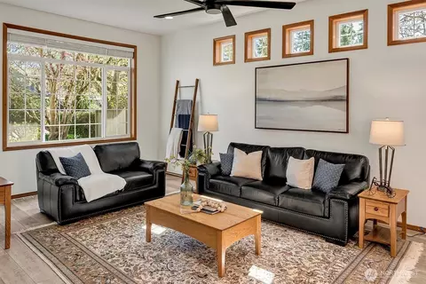 Living - 19303 89th Ave NE, Bothell, WA 98011 photo 3 of 9