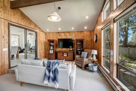 Living - 19303 89th Ave NE, Bothell, WA 98011 photo 8 of 9