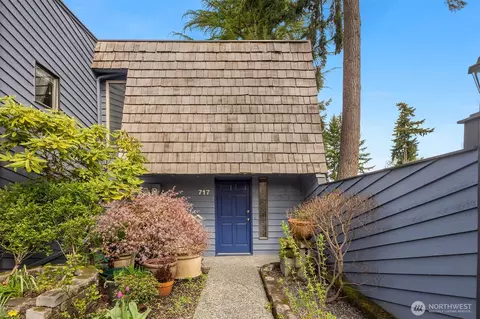 720 141st Ln SE #717, Bellevue, WA 98007