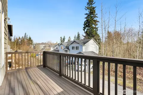 Exterior - 9423 18th Ave W #A, Everett, WA 98204 photo 3 of 6