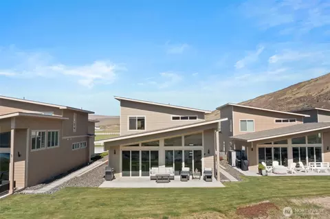 9787 Ridgeview Dr NW #3A, Quincy, WA 98848