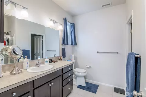 Bath - 106 Hickory Ave SW #45, Orting, WA 98360 photo 1 of 2