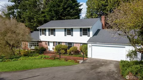 9018 NE 38th Pl, Yarrow Point, WA 98004