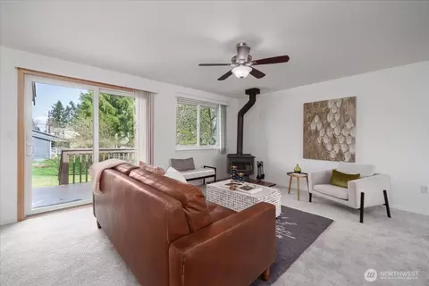 Living - 29 108th St SE, Everett, WA 98208 photo 3 of 3
