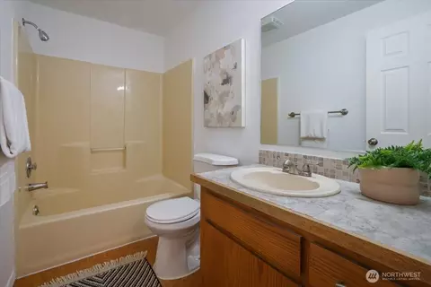 Bath - 29 108th St SE, Everett, WA 98208 photo 3 of 3