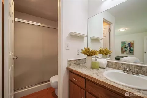 Bath - 29 108th St SE, Everett, WA 98208 photo 1 of 3