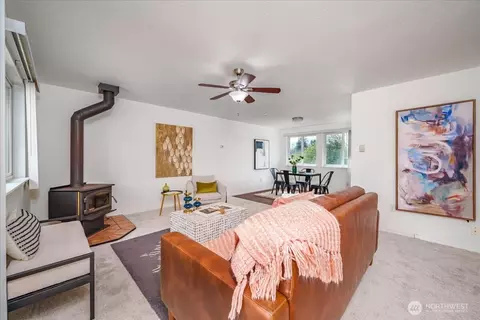Living - 29 108th St SE, Everett, WA 98208 photo 2 of 3
