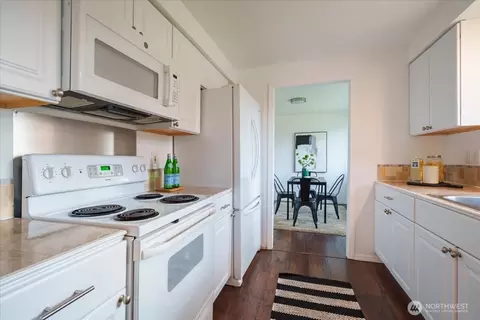 Kitchen - 29 108th St SE, Everett, WA 98208 photo 2 of 3