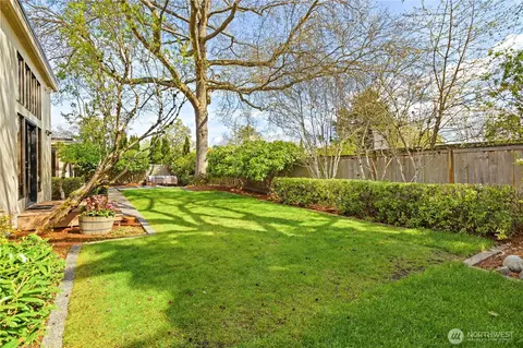 2250 39th Ave E, Seattle, WA 98112 photo 25