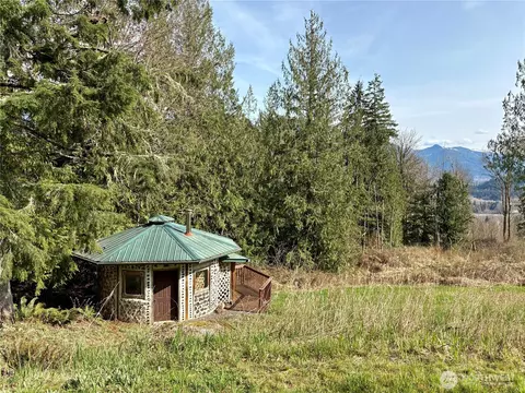5960 Bell Creek Logging Rd, Deming, WA 98244